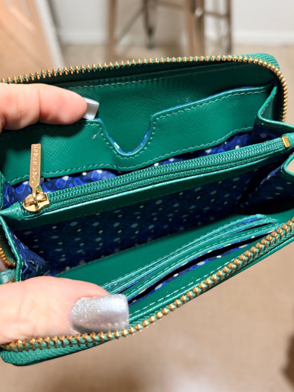 Tory Burch Emerald Green Zip Wristlet Wallet with Gold Logo - Picture 3 of 5